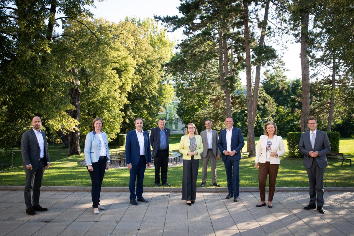 Wirtschaftsministerin Margarete Schramböck und Wirtschaftslandesrat Jochen Danninger gemeinsam mit Regierungskolleg_innen aus den Bundesländern zu Besuch am IST Austria © IST Austria / Anna Stöcher