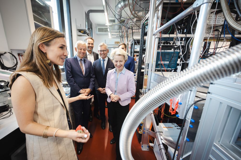 Ursula von der Leyen in Modic Lab