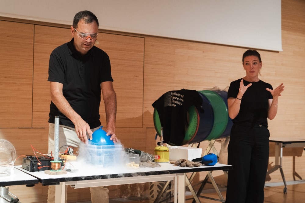 Six science shows at the Open Campus were interpreted into Austrian Sign Language (ÖGS).