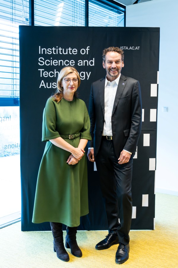 EU-Kommissarin Ekaterina Zaharieva mit ISTA Präsident Martin Hetzer.