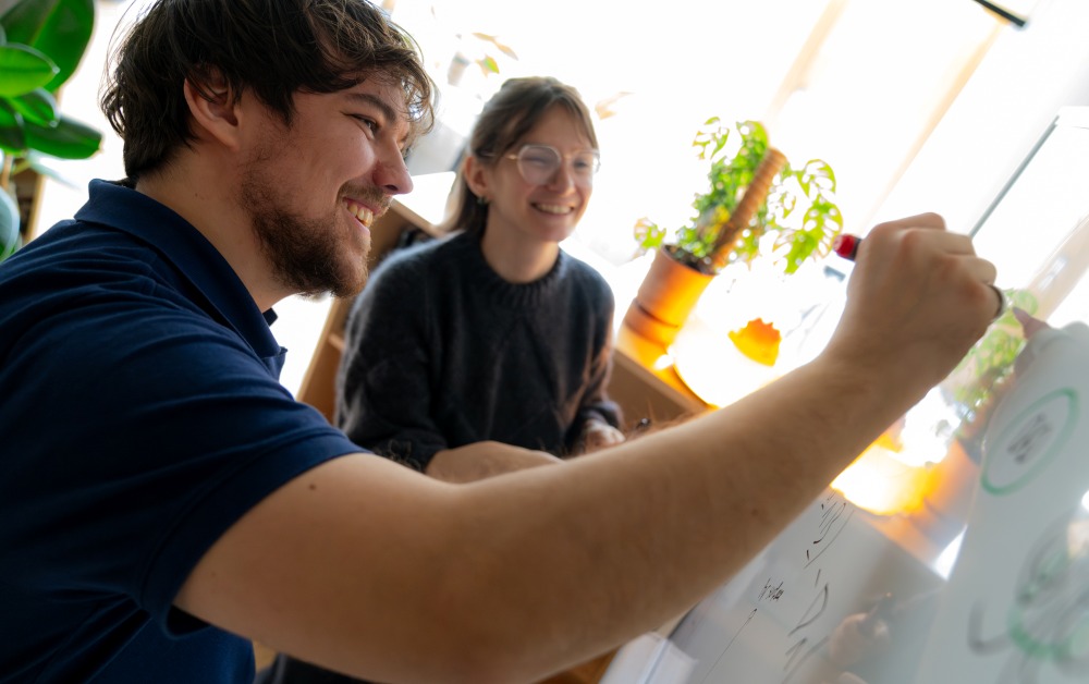 PhD student Lukas Einramhof and Assistant Professor Lisa Bugnet at a whiteboard