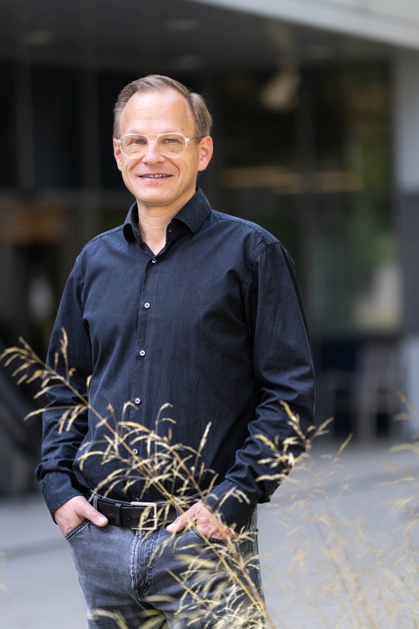 Simon Hippenmeyer. The Swiss neuroscientist and his research group at the Institute of Science and Technology Austria (ISTA) are studying how the brain develops from stem cells.